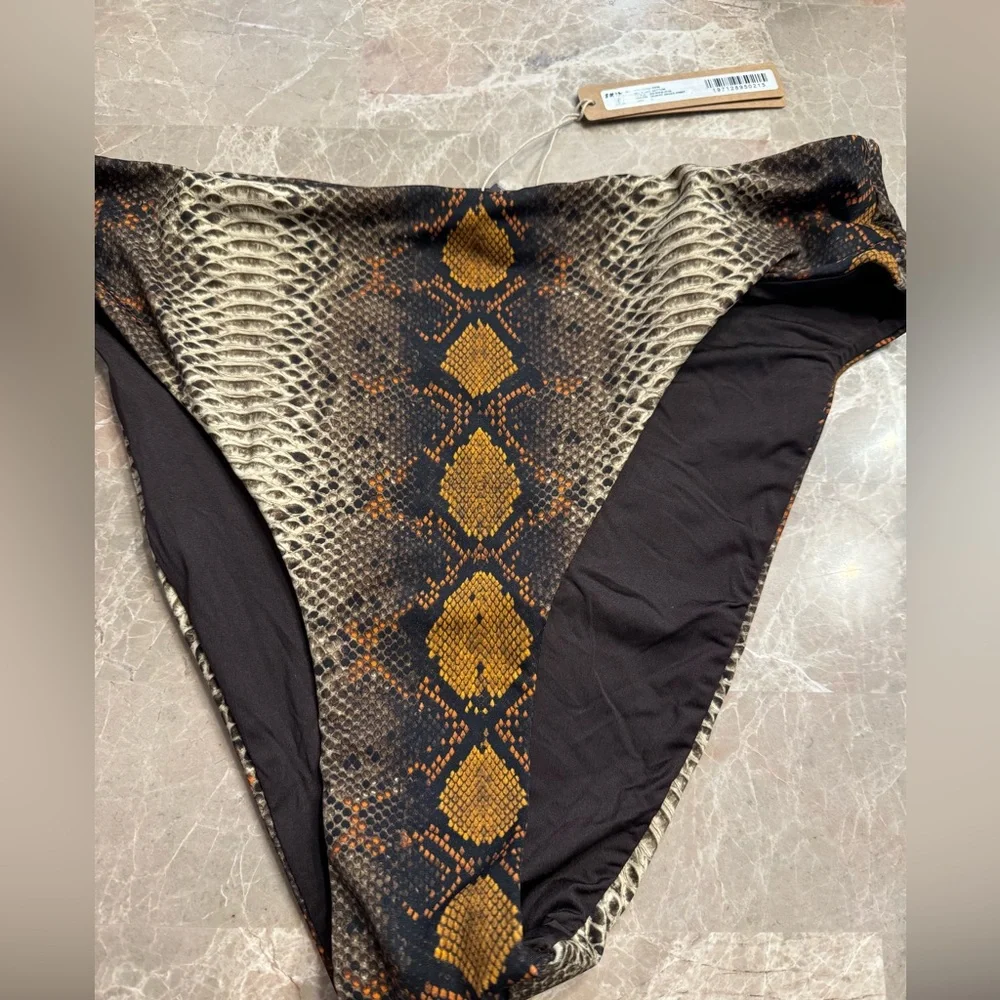 SKIMS SIGNATURE SWIM
MID WAIST BOTTOM - Picture 3 of 6